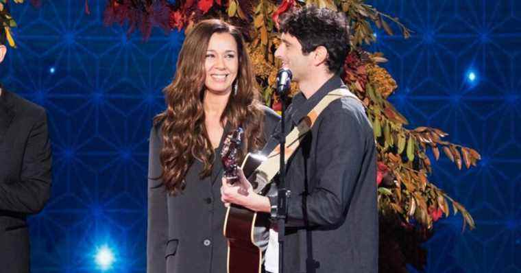 Chimène Badi bursts into tears: her darling Julien surprises her on stage, rare appearance of her companion