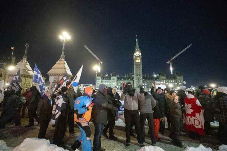 Convoy against compulsory vaccination |  Six kilometers of trucks in front of the Ottawa parliament