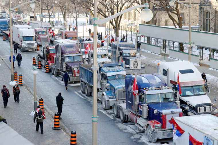 Convoy of Truckers in Ottawa |  Protesters organize the siege