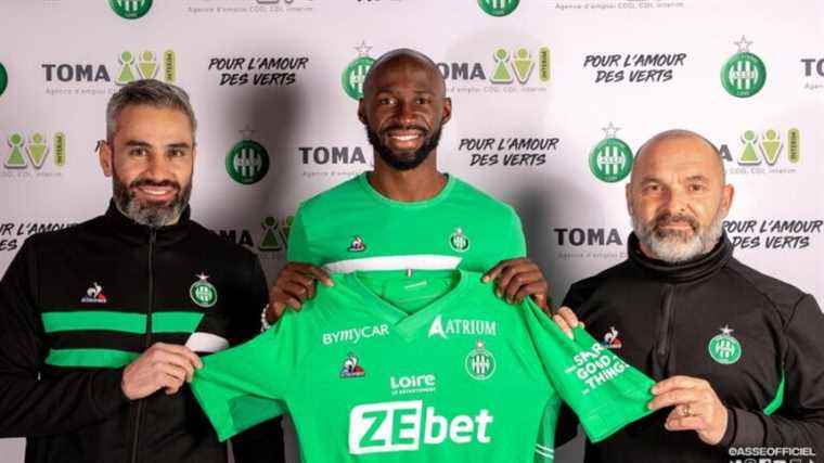 Eliaquim Mangala is from Saint-Etienne (official)