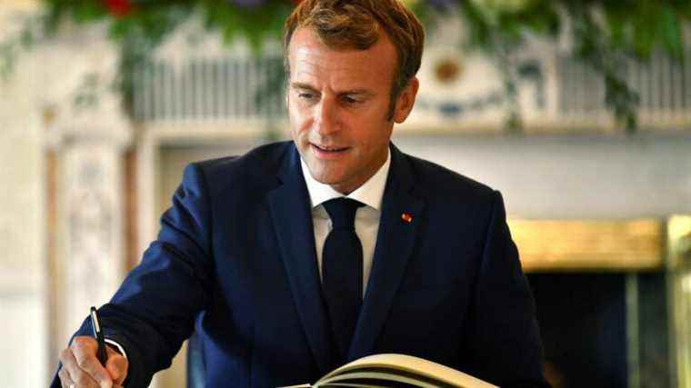 Emmanuel Macron returns to his thwarted vocation as a writer