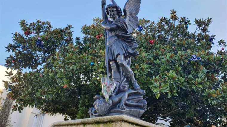 Eric Zémmour in Sables-d’Olonne on Saturday to “defend” the statue of Saint-Michel