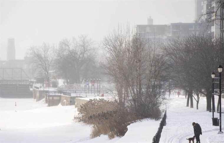 Extreme cold and smog warning in Montreal