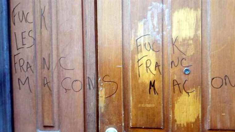 “Fuck the freemasons”, inscriptions discovered on the temple of Pau