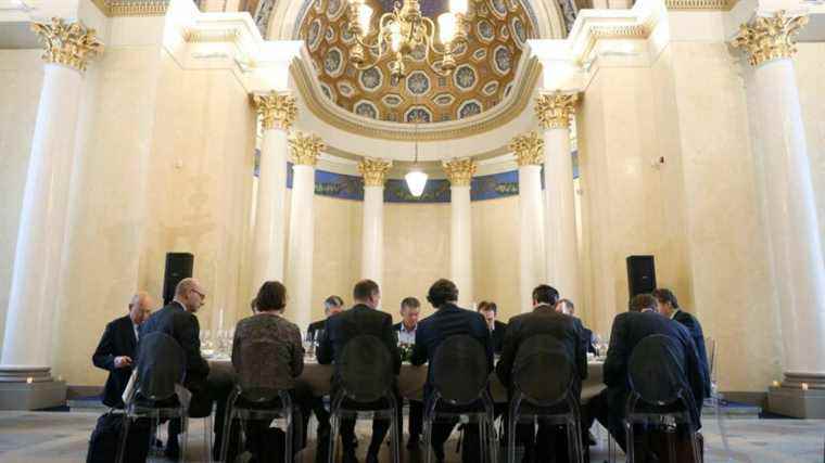 German, Russian, Ukrainian and French diplomatic advisers met in Paris to try to find a way out of the crisis