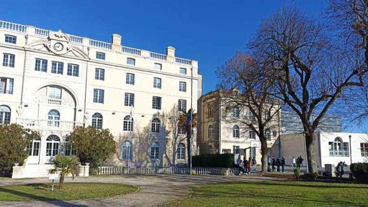 Getting tested directly at school is possible in a private establishment in La Rochelle