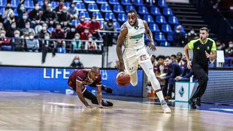 Giovan Oniangué lights the first wicks before the 110th Clasico in Limoges