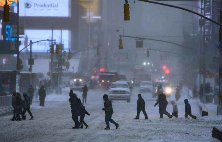 “Historic” snowstorm paralyzes northeastern United States