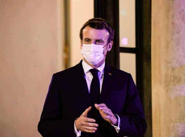 “Je t’emmerde” launches an anti-vaccine to Emmanuel Macron on the move, discover the funny response from the President of the Republic!