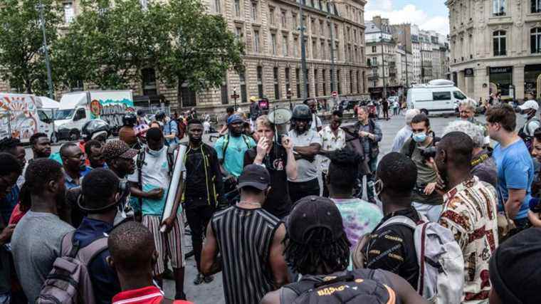 Just Eat delivery workers demonstrate to denounce their working conditions