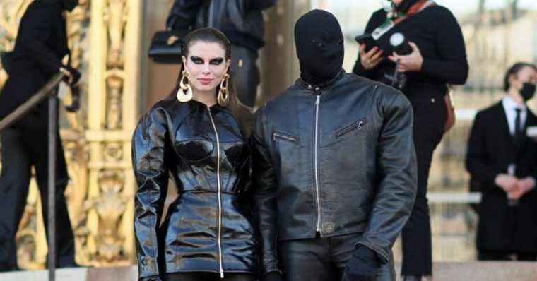 Kanye West in a relationship with Julia Fox: new (very) extravagant look in Paris!