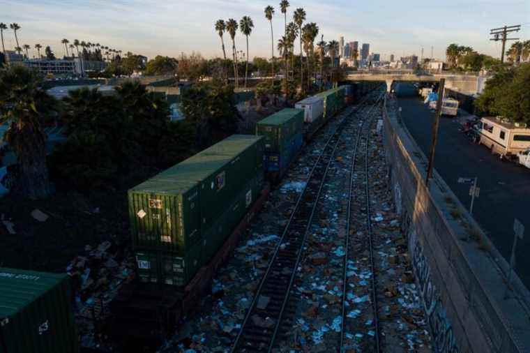 Los Angeles |  Guns were found in the looted wagons