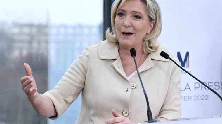 Marine Le Pen dropped by her niece but supported by her father