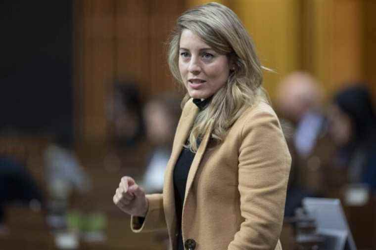 Mélanie Joly sets sail for Ukraine