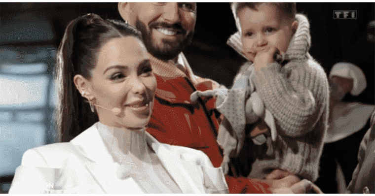 Nabilla surprised by her favorite group at the Eiffel Tower, her son Milann to eat