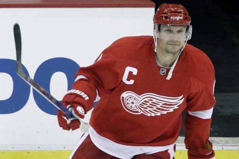 Nicklas Lidstrom back in the Red Wings organization