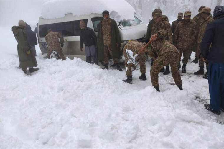 Pakistan |  At least 21 dead trapped in their vehicles by a snowstorm