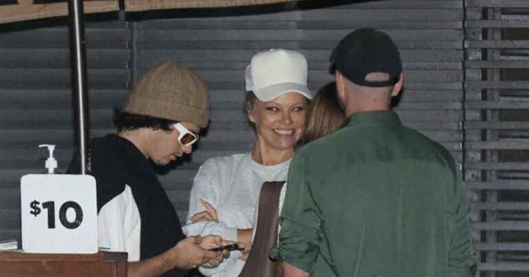 Pamela Anderson divorces for the 5th time: her son gives her a smile!