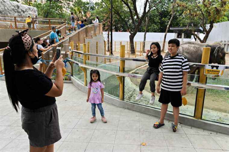 Philippines to reopen borders to vaccinated tourists