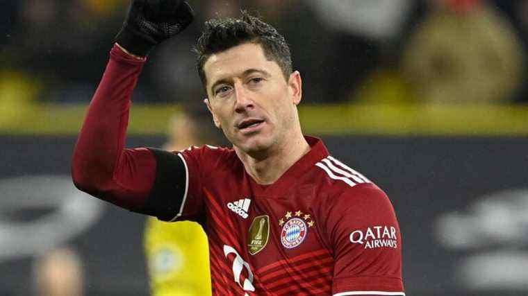 Robert Lewandowski consoles himself with the title of best player