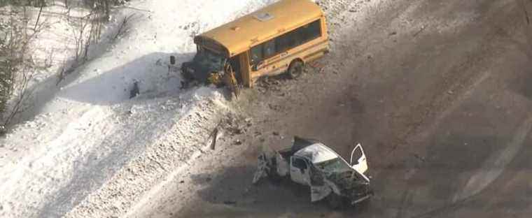 Saint-Jean-de-Matha: a driver seriously injured after a collision with a school bus