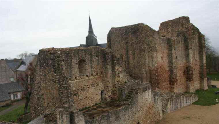 Sainte-Suzanne.  For a visit to museums and an urban stroll.