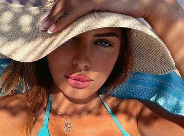 Sarah Lopez in a bikini in the arms of her ex …