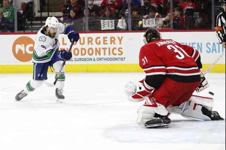 Saturday in the NHL |  Canucks lose 4-1 to Hurricanes