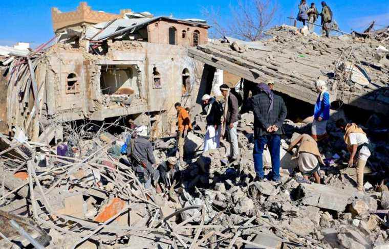 Saudi-led coalition retaliates, killing 14 in Sanaa