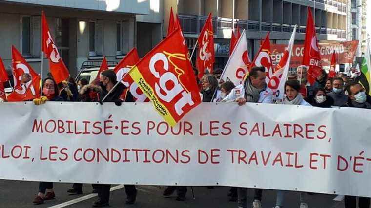 Several hundred people march in Limoges for jobs and wages