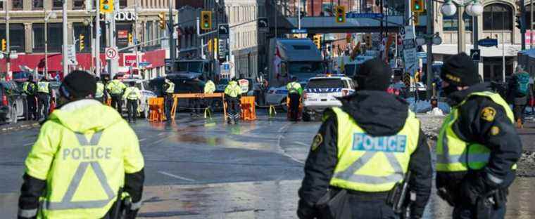 Stones and insults thrown at paramedics in Ottawa