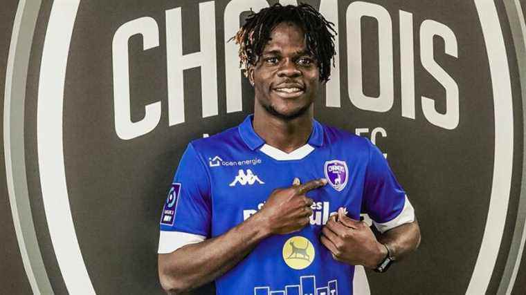 The Chamois Niortais recruit Junior midfielder Olaitan Ishola