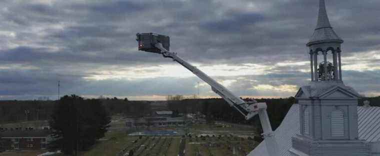 The longest firefighter ladder in North America assembled in Quebec!