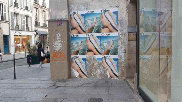 The town hall of Paris at war against wild advertising displays or “guerrilla marketing”