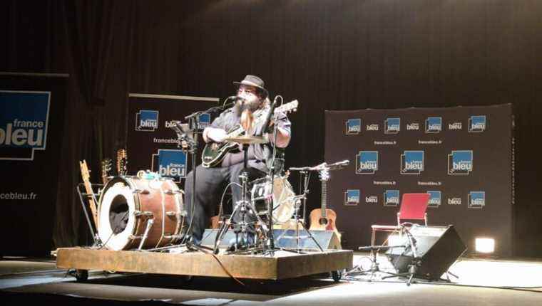 Tonnay-Charente bluesman Quentin Winter in concert at Chatelaillon-plage (17)