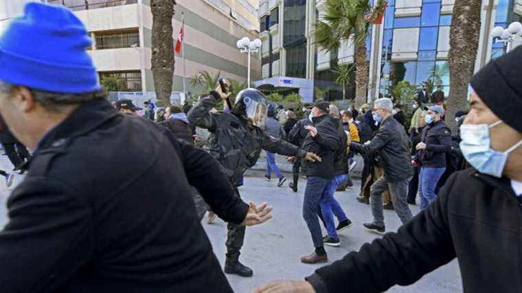 Tunisia in the streets against the authoritarian drift of President Kaïs Saïed, on the anniversary of the “Arab Springs”