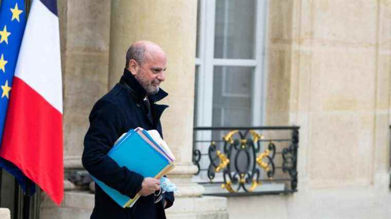 Jean-Michel Blanquer, attacked from all sides, is under pressure