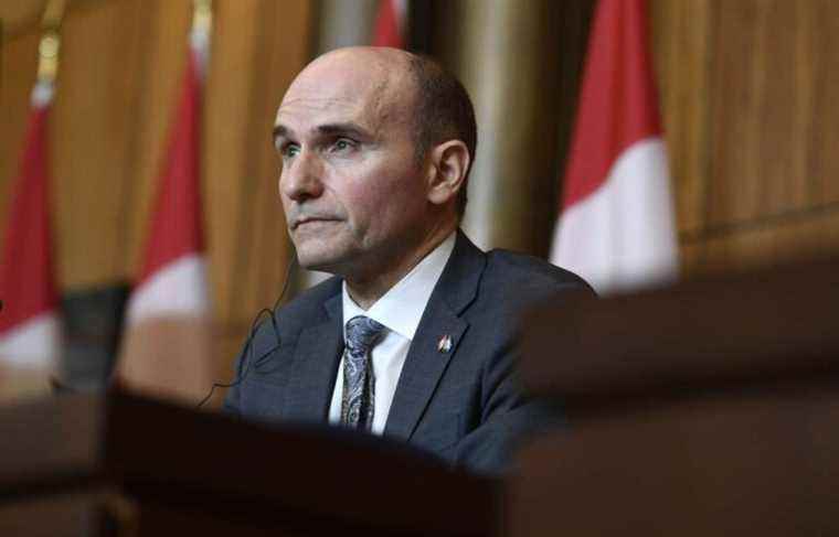 We will have to think about compulsory vaccination, believes Minister Duclos