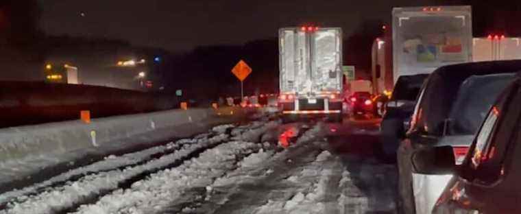 Winter storm in the United States: motorists stranded for dozens of hours