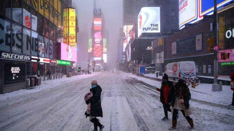 a “historic” snowstorm paralyzes the northeast of the country