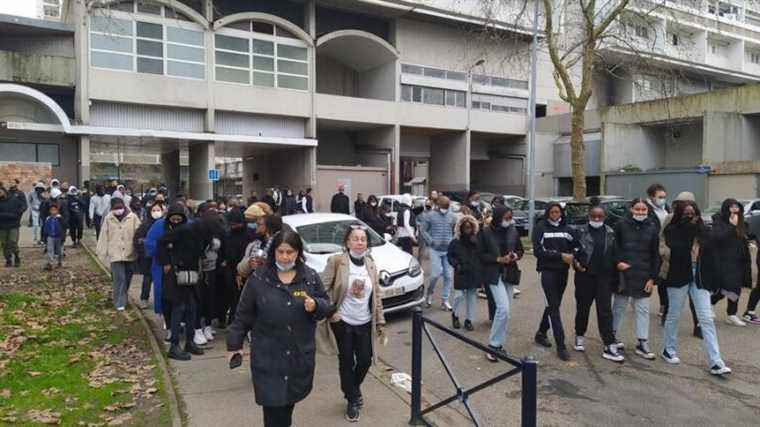 a hundred people pay homage to young Lionel, killed a year ago