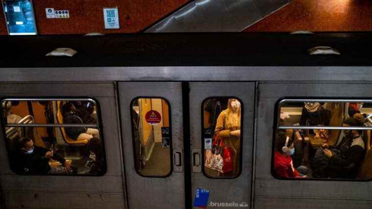 a man pushes a woman on the metro tracks in Brussels