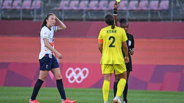 a quartet of female referees for Guinea-Zimbabwe, a first