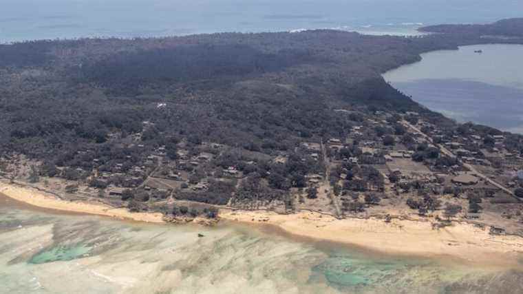 after the tsunami and the volcanic eruption, the Tonga islands are still cut off from the world