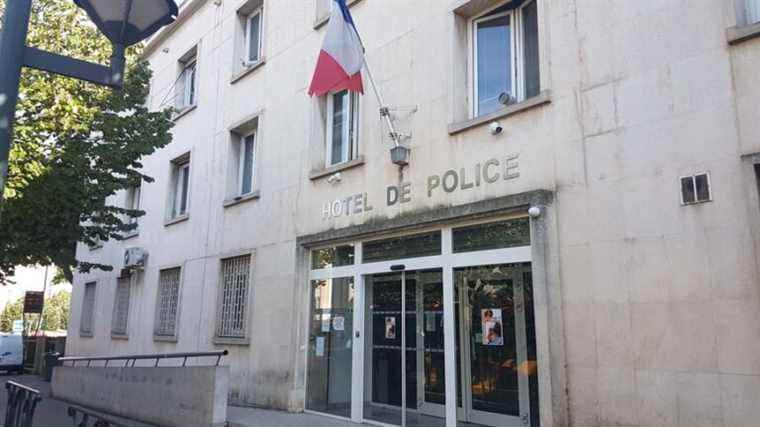 antivax send death threats to Béziers police station