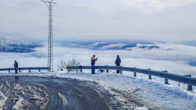 at least 16 people have died trapped in their vehicles by a snowstorm