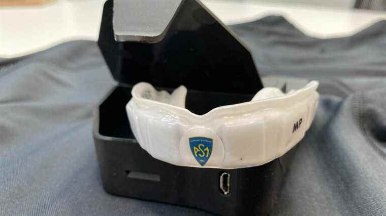 connected mouth guards to assess shocks and fight against concussions