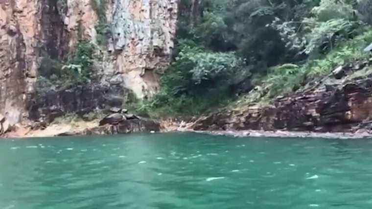 deadly collapse of a cliff on a group of tourists