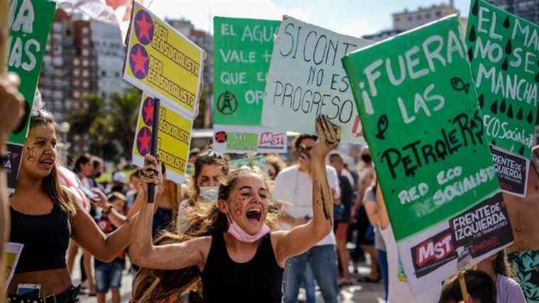 demonstration against oil exploitation in Mar del Plata