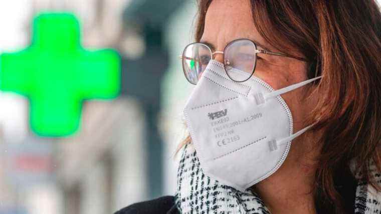 faced with the Omicron variant, the surgical mask is less effective, according to the president of the union of French mask manufacturers